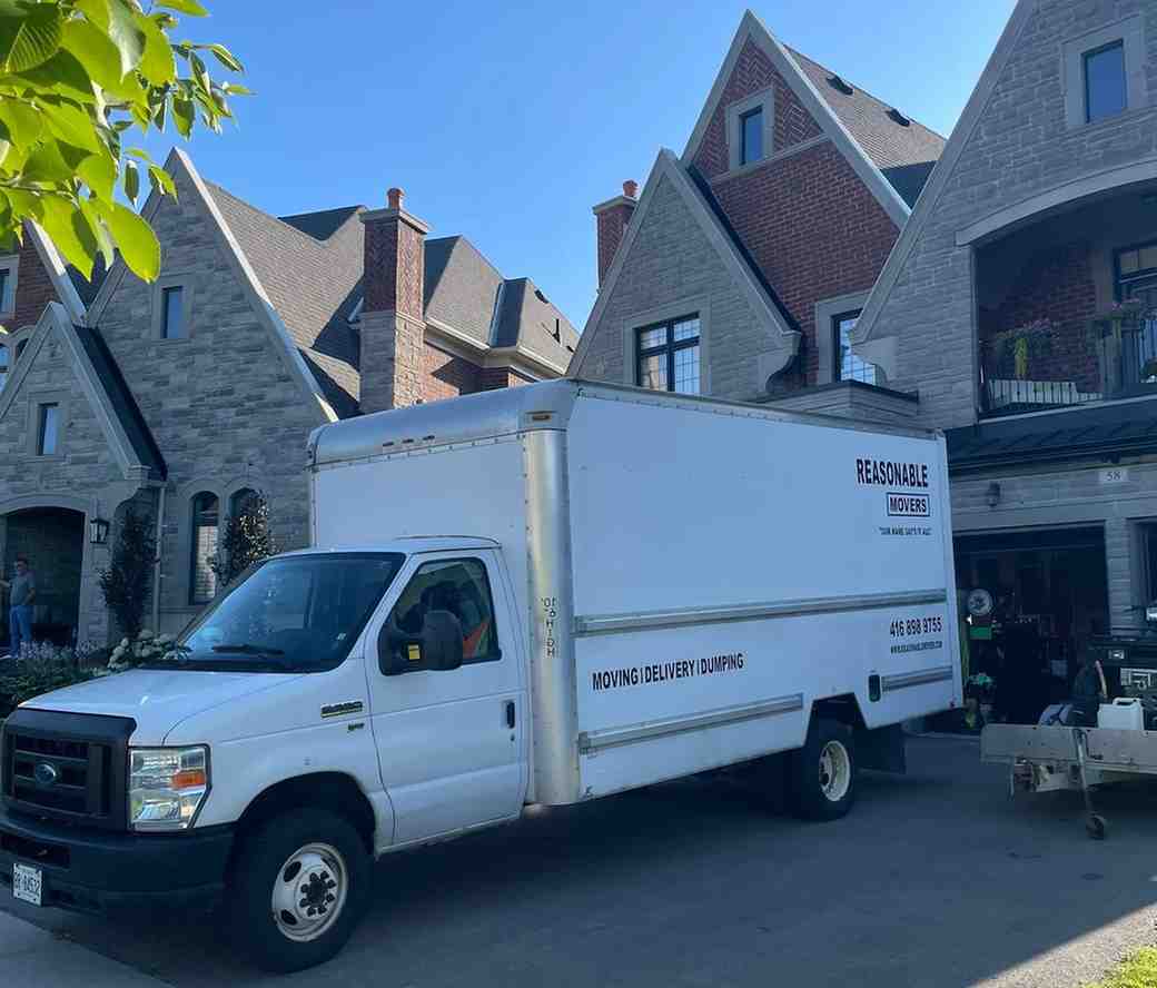 Affordable Toronto moving truck for local and long-distance relocation